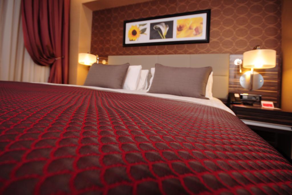 Ramada Plaza By Wyndham Izmit Hotel Kocaeli Exterior photo A bed