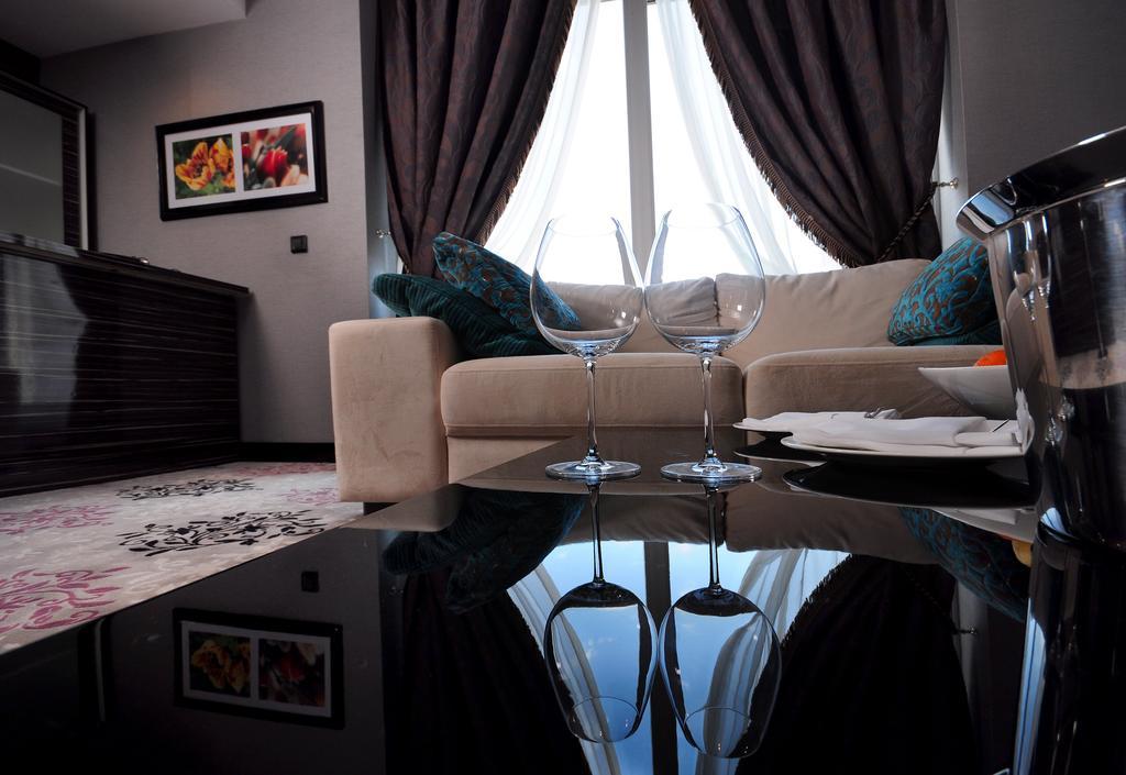 Ramada Plaza By Wyndham Izmit Hotel Kocaeli Exterior photo A living room